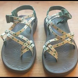 Chacos Size 9 NWOT Zvolv X2